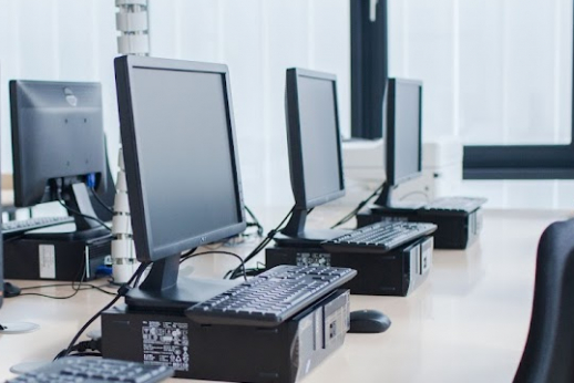 Ką dirbs informacinių ir ryšių technologijų aptarnavimo technikai?