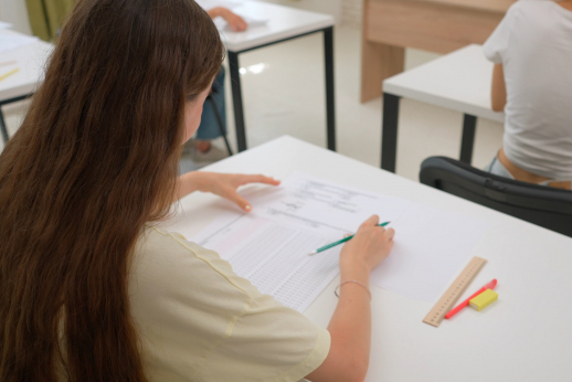 Abiturientai laiko ekonomikos ir verslumo egzaminą, 11-okai - anglų kalbos Abiturientai laiko ekonomikos ir verslumo egzaminą, 11-okai - anglų kalbos