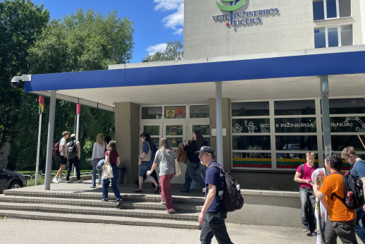 Chemijos egzaminu dvyliktokai užbaigė pagrindinę sesiją: buvo netikėtumų Chemijos egzaminu dvyliktokai užbaigė pagrindinę sesiją: buvo netikėtumų