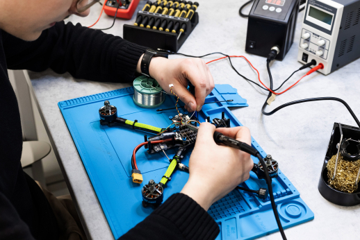 Kaune auga robotikos specialistų poreikis – įmonės laukia jaunųjų talentų Kaune auga robotikos specialistų poreikis – įmonės laukia jaunųjų talentų