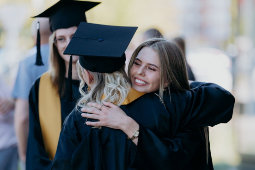 Diplomas kišenėje, o kas toliau? Atsakymas - tūkstančiams jaunuolių Diplomas kišenėje, o kas toliau? Atsakymas - tūkstančiams jaunuolių