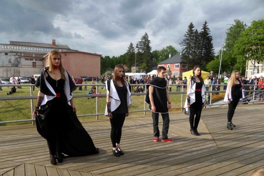 Utenos kolegijos studentės paskelbė vasarą